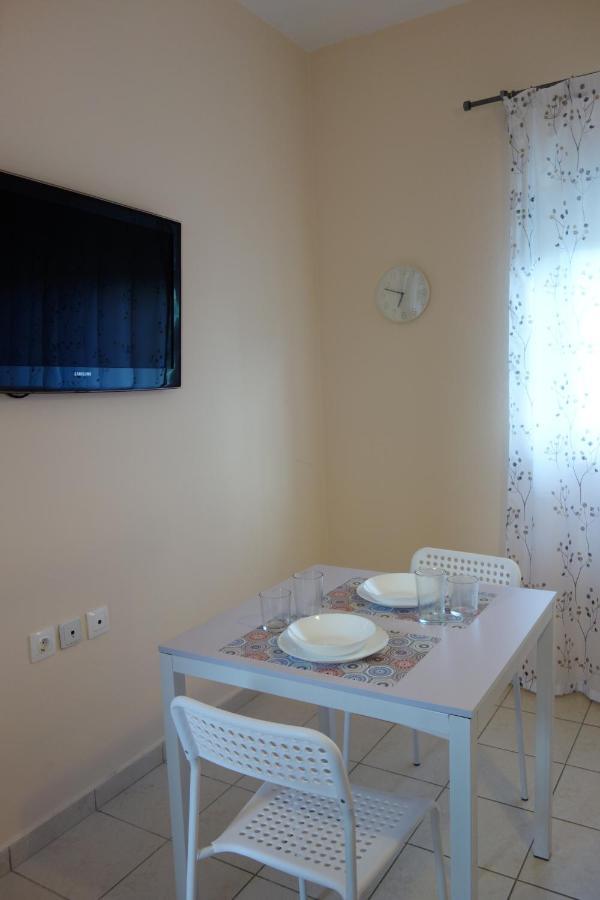 Kiki'S Cosy Apartments Néa Khilí 外观 照片